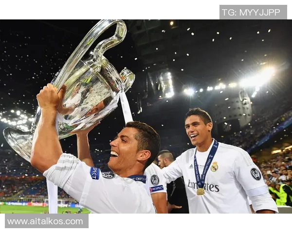 足球明星庆祝胜利举奖杯跳舞视频精彩瞬间分享